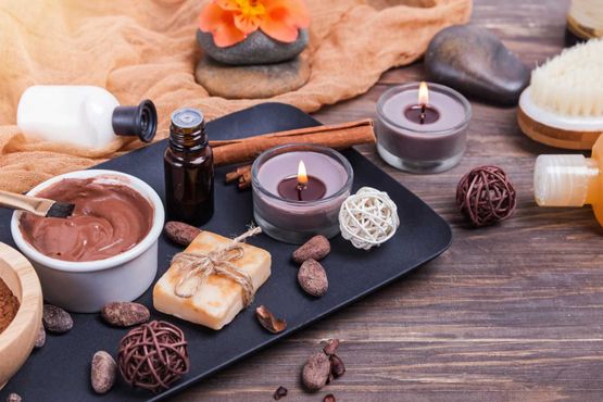 utensilios para masaje con chocolate